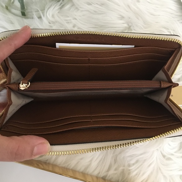 Michael Kors giftables large continental wallet - Picture 5 of 7